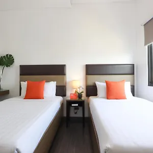 Privato Makati Отель